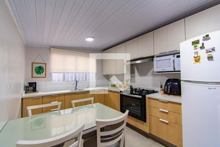 Casa à venda com 3 quartos, 80m² em Niterói, Canoas