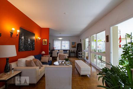 Sala de casa à venda com 4 quartos, 390m² em Pacaembu, São Paulo