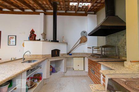 Casa à venda com 390m², 4 quartos e 4 vagasChurrasqueira