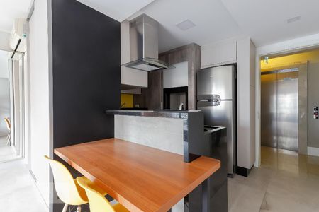 Studio para alugar com 39m², 1 quarto e 1 vaga Studio para alugar com 39m², 1 quarto e 1 vagaMesa de Jantar