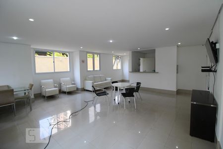 Apartamento para alugar com 65m², 2 quartos e 1 vagaÁrea comum - Salão de festas