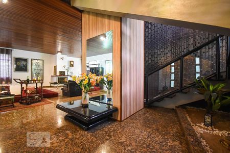 Casa à venda com 636m², 4 quartos e 6 vagas Casa à venda com 636m², 4 quartos e 6 vagasHall de entrada