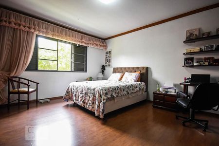 Casa à venda com 636m², 4 quartos e 6 vagas Casa à venda com 636m², 4 quartos e 6 vagasSuíte 3