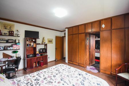 Casa à venda com 636m², 4 quartos e 6 vagas Casa à venda com 636m², 4 quartos e 6 vagasSuíte 3