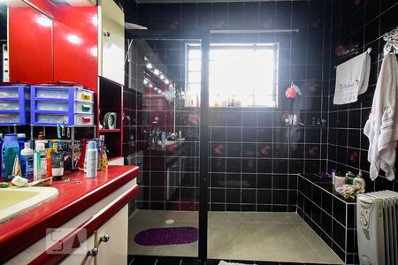 Casa à venda com 636m², 4 quartos e 6 vagas Casa à venda com 636m², 4 quartos e 6 vagasBanheiro suíte 3