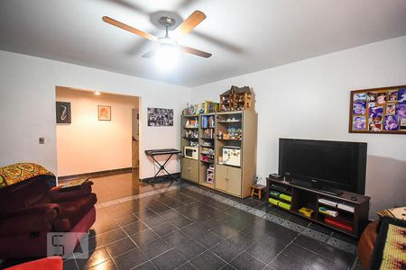 Casa à venda com 636m², 4 quartos e 6 vagas Casa à venda com 636m², 4 quartos e 6 vagasSala de tv 2