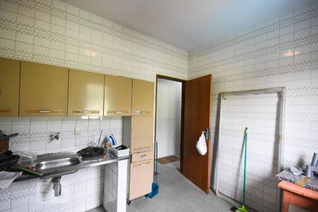 Casa à venda com 636m², 4 quartos e 6 vagas Casa à venda com 636m², 4 quartos e 6 vagasCozinha da área de serviço