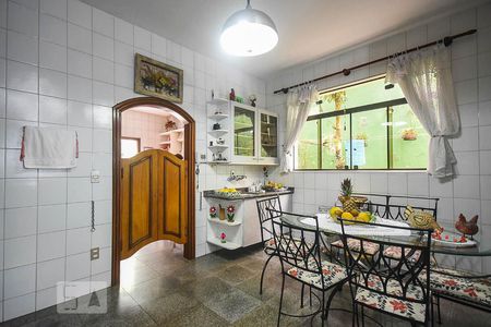 Casa à venda com 636m², 4 quartos e 6 vagas Casa à venda com 636m², 4 quartos e 6 vagasCopa