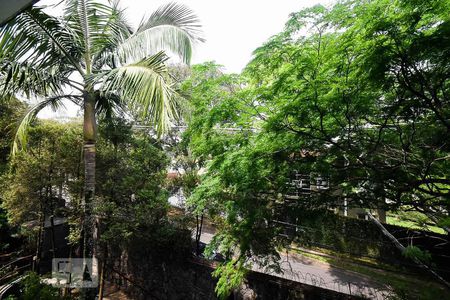 Casa à venda com 636m², 4 quartos e 6 vagas Casa à venda com 636m², 4 quartos e 6 vagasVista da suíte 4