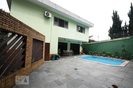 Casa à venda com 636m², 4 quartos e 6 vagas Casa à venda com 636m², 4 quartos e 6 vagasPiscina