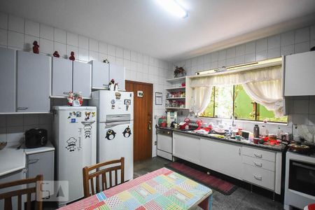 Casa à venda com 636m², 4 quartos e 6 vagas Casa à venda com 636m², 4 quartos e 6 vagasCozinha