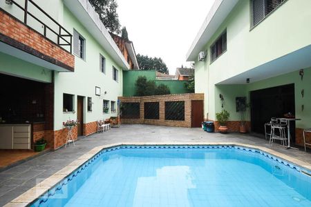 Casa à venda com 636m², 4 quartos e 6 vagas Casa à venda com 636m², 4 quartos e 6 vagasPiscina