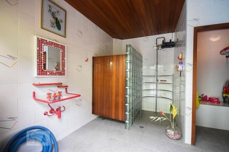 Casa à venda com 636m², 4 quartos e 6 vagas Casa à venda com 636m², 4 quartos e 6 vagasSauna