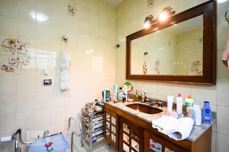 Casa à venda com 636m², 4 quartos e 6 vagas Casa à venda com 636m², 4 quartos e 6 vagasBanheiro suíte 1