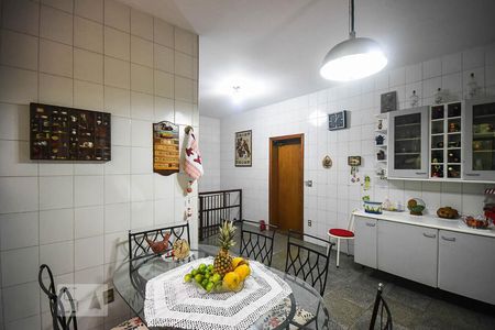 Casa à venda com 636m², 4 quartos e 6 vagas