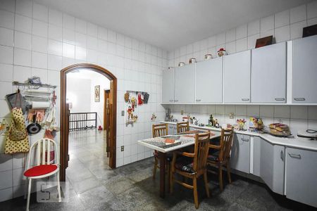 Casa à venda com 636m², 4 quartos e 6 vagas Casa à venda com 636m², 4 quartos e 6 vagasCozinha