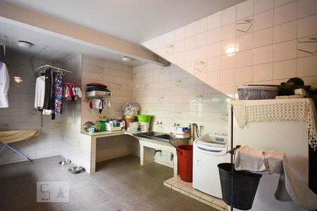 Casa à venda com 636m², 4 quartos e 6 vagas Casa à venda com 636m², 4 quartos e 6 vagasÁrea de serviço