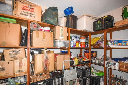 Casa à venda com 636m², 4 quartos e 6 vagas Casa à venda com 636m², 4 quartos e 6 vagasDepósito