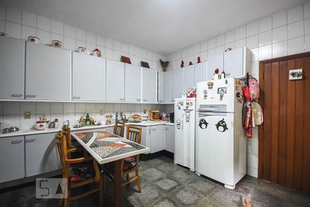 Casa à venda com 636m², 4 quartos e 6 vagas Casa à venda com 636m², 4 quartos e 6 vagasCozinha