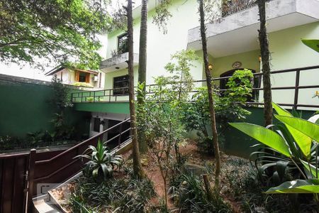 Casa à venda com 636m², 4 quartos e 6 vagas Casa à venda com 636m², 4 quartos e 6 vagasEntrada