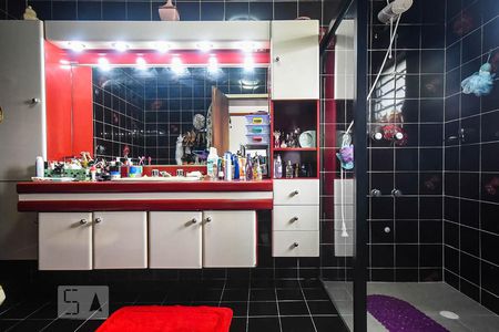 Casa à venda com 636m², 4 quartos e 6 vagas Casa à venda com 636m², 4 quartos e 6 vagasBanheiro suíte 3