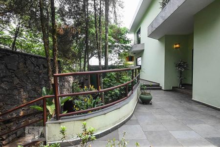 Casa à venda com 636m², 4 quartos e 6 vagas Casa à venda com 636m², 4 quartos e 6 vagasEntrada