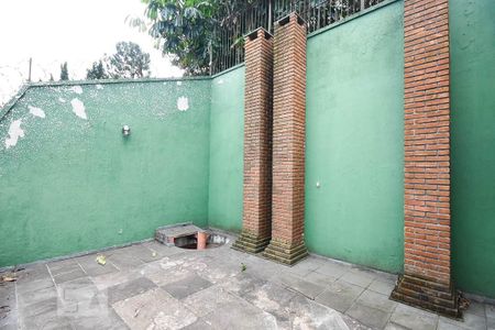 Casa à venda com 636m², 4 quartos e 6 vagas Casa à venda com 636m², 4 quartos e 6 vagasTerraço