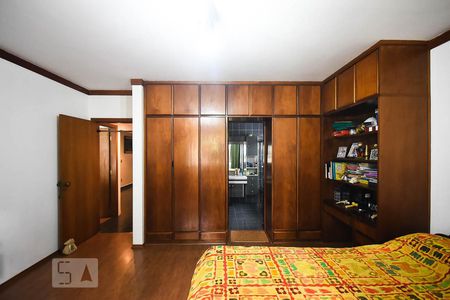 Casa à venda com 636m², 4 quartos e 6 vagas Casa à venda com 636m², 4 quartos e 6 vagasSuíte 2