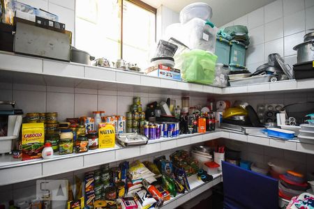 Casa à venda com 636m², 4 quartos e 6 vagas Casa à venda com 636m², 4 quartos e 6 vagasDespensa