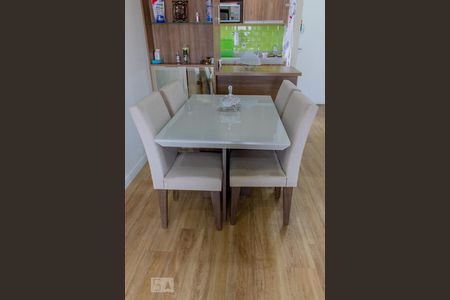 Mesa e cadeiras  de apartamento para alugar com 2 quartos, 56m² em Santa Teresinha, Santo André