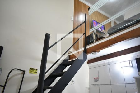 Escada de apartamento para alugar com 1 quarto, 24m² em Mirandópolis, São Paulo