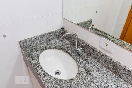 Banheiro de casa para alugar com 1 quarto, 40m² em Vila Guarani (z Sul), São Paulo