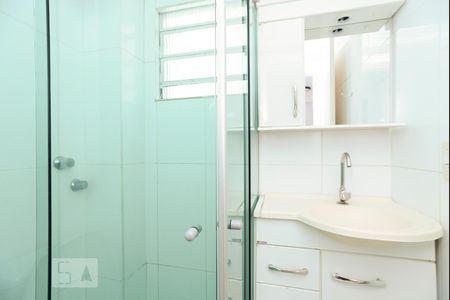 Banheiro de apartamento para alugar com 2 quartos, 50m² em Dona Clara, Belo Horizonte