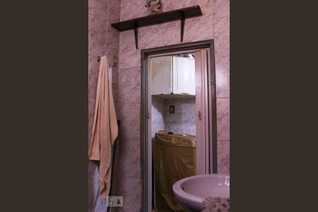 Casa à venda com 250m², 9 quartos e 3 vagasBanheiro 1