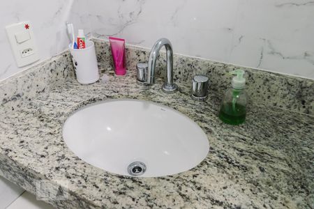 Apartamento à venda com 162m², 4 quartos e 3 vagas Apartamento à venda com 162m², 4 quartos e 3 vagasBanheiro da Suíte 1 Pia