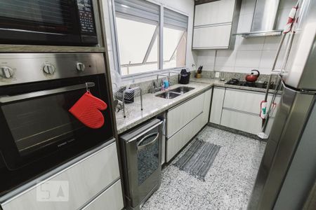 Apartamento à venda com 162m², 4 quartos e 3 vagas Apartamento à venda com 162m², 4 quartos e 3 vagasCozinha