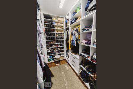 Apartamento à venda com 162m², 4 quartos e 3 vagas Apartamento à venda com 162m², 4 quartos e 3 vagasCloset da Suíte 3