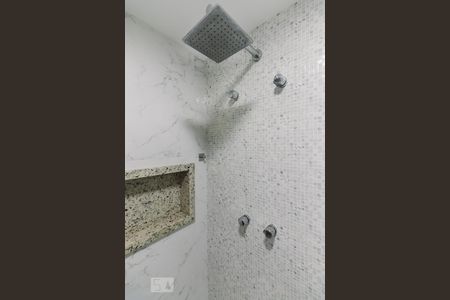 Apartamento à venda com 162m², 4 quartos e 3 vagas Apartamento à venda com 162m², 4 quartos e 3 vagasBanheiro da Suíte 1 Chuveiro