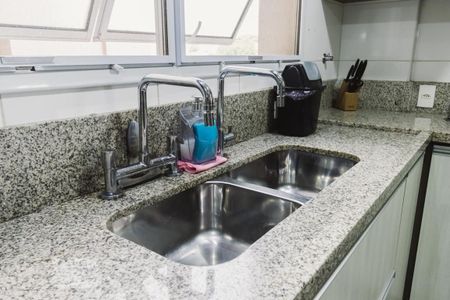 Apartamento à venda com 162m², 4 quartos e 3 vagas Apartamento à venda com 162m², 4 quartos e 3 vagasCozinha Pia