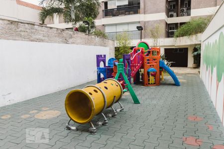 Apartamento à venda com 162m², 4 quartos e 3 vagas Apartamento à venda com 162m², 4 quartos e 3 vagasPlayground