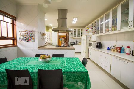 Casa à venda com 286m², 4 quartos e 5 vagasCozinha 