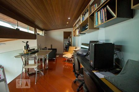 Casa à venda com 286m², 4 quartos e 5 vagasEscritório