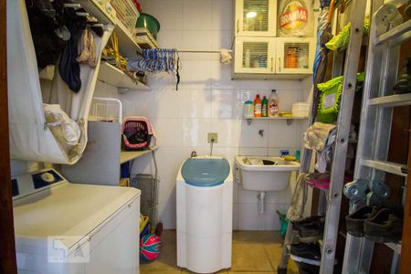 Casa à venda com 286m², 4 quartos e 5 vagasLavanderia 