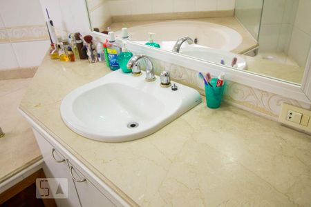 Casa à venda com 286m², 4 quartos e 5 vagasBanheiro da Suíte 