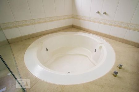 Casa à venda com 286m², 4 quartos e 5 vagasBanheiro da Suíte 