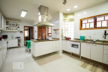 Casa à venda com 286m², 4 quartos e 5 vagasCozinha 