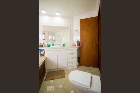 Casa à venda com 286m², 4 quartos e 5 vagasBanheiro da Suíte 