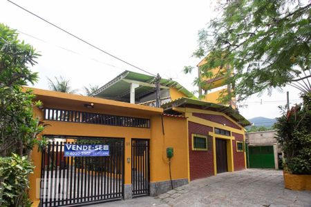 Casa à venda com 400m², 5 quartos e 4 vagasFachada