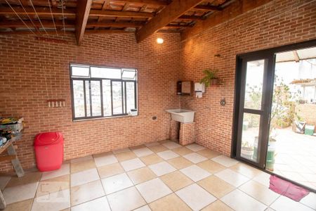 Casa à venda com 345m², 4 quartos e 1 vagaÁrea de serviço 2