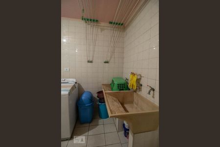 Casa à venda com 345m², 4 quartos e 1 vagaLavanderia